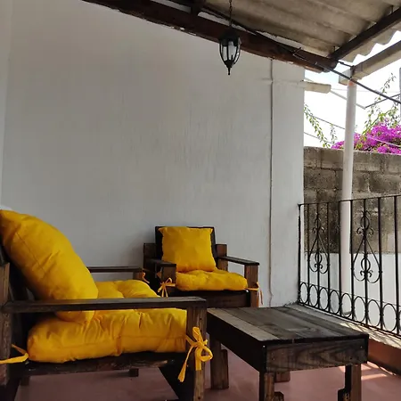 Blue Moon Hostel Antigua Exterior photo